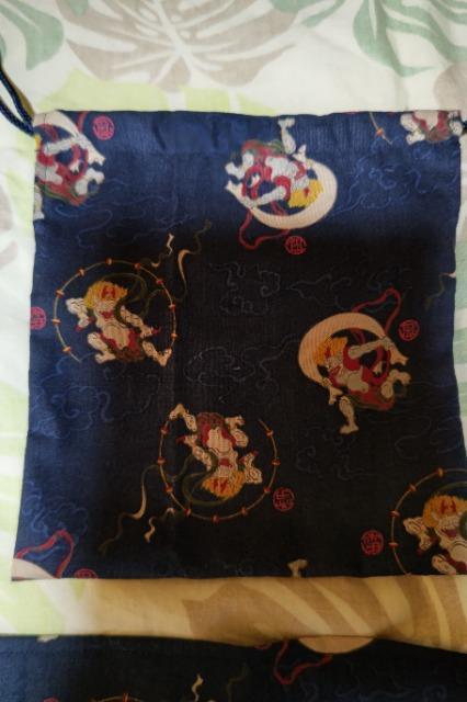 ★新柄紺×風神雷神和柄給食巾着袋&ランチョンマット2点セット < キッズ/ベビー  ★新柄紺×風神雷神和柄給食巾着袋&ランチョンマット2点セット < キッズ/ベビーの