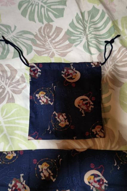 ★新柄紺×風神雷神和柄給食巾着袋&ランチョンマット2点セット < キッズ/ベビー  ★新柄紺×風神雷神和柄給食巾着袋&ランチョンマット2点セット < キッズ/ベビーの