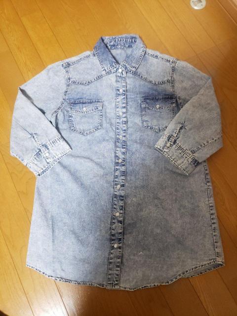 ☆新品同様☆ウォッシュジーンズ風スナップボタン七分袖シャツ 袖2way☆M < 女性ファッション  ☆新品同様☆ウォッシュジーンズ風スナップボタン七分袖シャツ 袖2way☆M  < 女性ファッションの
