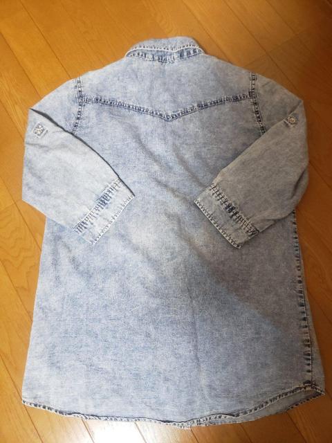 ☆新品同様☆ウォッシュジーンズ風スナップボタン七分袖シャツ 袖2way☆M < 女性ファッション  ☆新品同様☆ウォッシュジーンズ風スナップボタン七分袖シャツ 袖2way☆M < 女性ファッションの