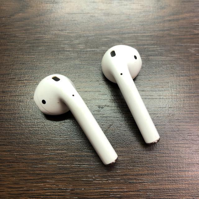 即決 Apple アップル AirPods エアーポッズ 第一世代 両耳のみ < 家電/AV  即決 Apple アップル AirPods エアーポッズ 第一世代 両耳のみ  < 家電/AVの