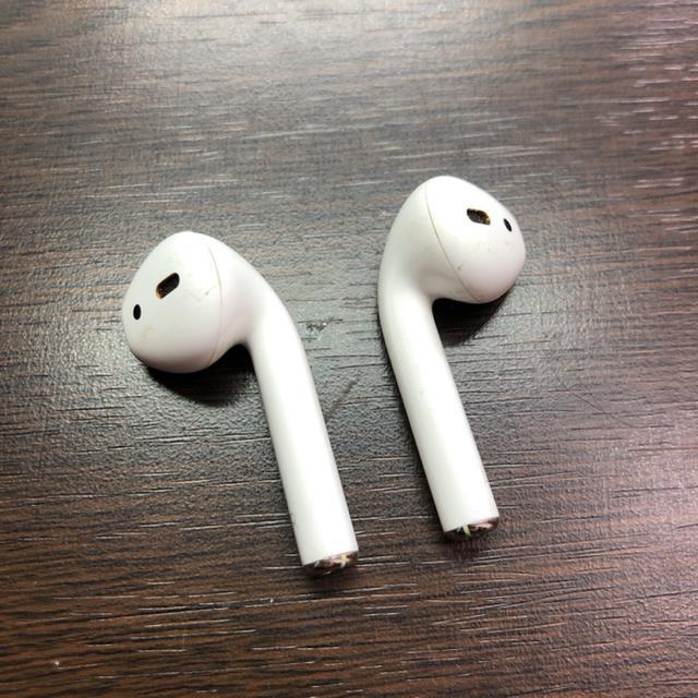 即決 Apple アップル AirPods エアーポッズ 第一世代 両耳のみ < 家電/AV  即決 Apple アップル AirPods エアーポッズ 第一世代 両耳のみ < 家電/AVの