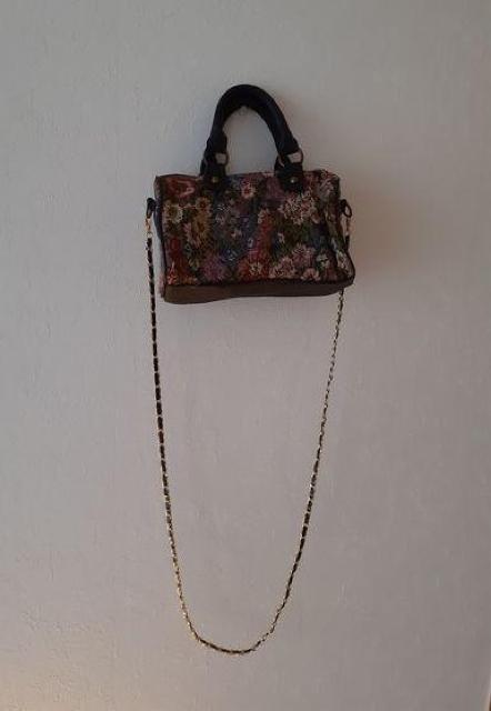 a.v.v アーヴェヴェ◆レトロ花柄 ラインストーン 2way ハンドバッグ ポシェット ショルダーバッグ ポーチ < ブランド  a.v.v アーヴェヴェ◆レトロ花柄 ラインストーン 2way ハンドバッグ ポシェット ショルダーバッグ ポーチ < ブランドの