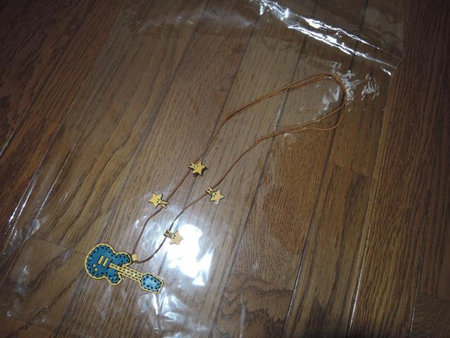 新品 OJAGA DESIGN × すーぱーそに子 レザー ネックレス ギター 革 ☆星 オジャガデザイン < アニメ/コミック/キャラクター  新品 OJAGA DESIGN × すーぱーそに子 レザー ネックレス ギター 革 ☆星 オジャガデザイン  < アニメ/コミック/キャラクターの