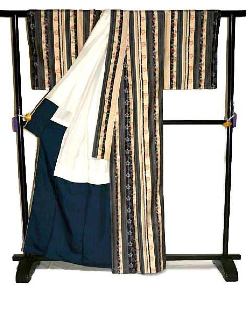 【最高級】【未使用品】紬 間道 花模様 小粋な小紋 身丈163cm 裄丈64cm T3406 < 女性ファッション  【最高級】【未使用品】紬 間道 花模様 小粋な小紋 身丈163cm 裄丈64cm T3406 < 女性ファッションの