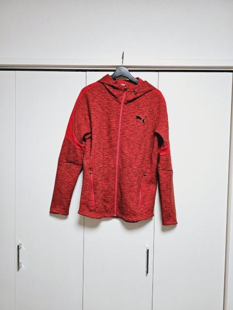 新品 PUMA ジップアップパーカー 赤 M < ブランド  新品 PUMA ジップアップパーカー 赤 M  < ブランドの