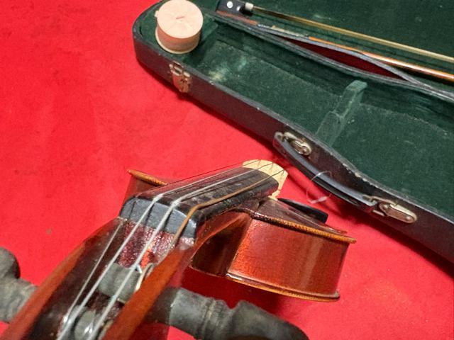 SUZUKI バイオリン 1/8サイズ NO.101 ケース付1903-08-1 < ホビー SUZUKI バイオリン 1/8サイズ NO.101 ケース付1903-08-1 < ホビーの