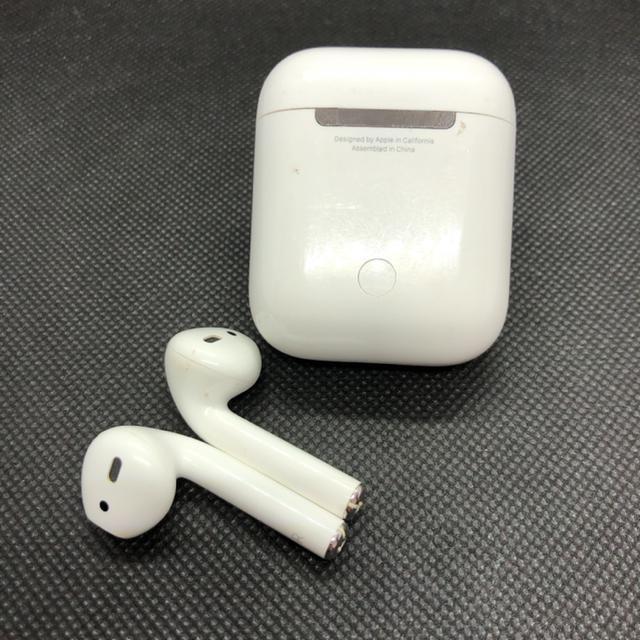 即決 純正品 Apple アップル AirPods エアーポッズ 第二世代 < 家電/AV  即決 純正品 Apple アップル AirPods エアーポッズ 第二世代 < 家電/AVの