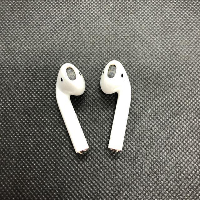 即決 純正品 Apple アップル AirPods エアーポッズ 第二世代 < 家電/AV  即決 純正品 Apple アップル AirPods エアーポッズ 第二世代 < 家電/AVの