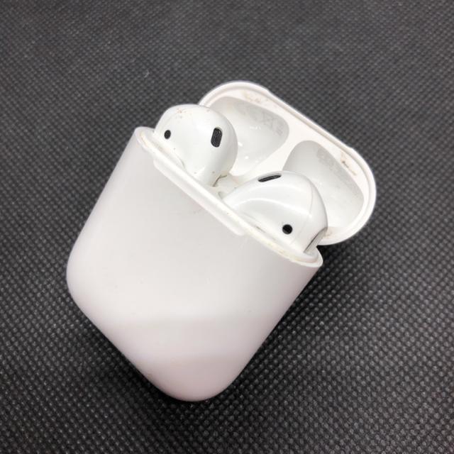 即決 純正品 Apple アップル AirPods エアーポッズ 第二世代 < 家電/AV  即決 純正品 Apple アップル AirPods エアーポッズ 第二世代 < 家電/AVの