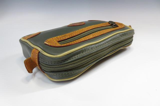 HUNTING WORLD ハンチングワールド バチュークロス セカンドバッグ クラッチバッグ カーキ < ブランド HUNTING WORLD ハンチングワールド バチュークロス セカンドバッグ クラッチバッグ カーキ < ブランドの