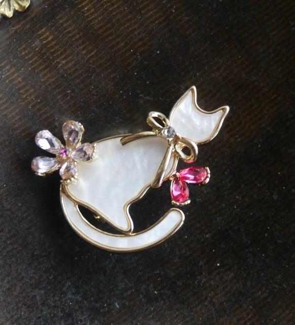 新品アンティーク調きらきらストーン かわいい 猫 ネコちゃん ブローチ < 女性アクセサリー/時計  新品アンティーク調きらきらストーン かわいい 猫 ネコちゃん ブローチ < 女性アクセサリー/時計の