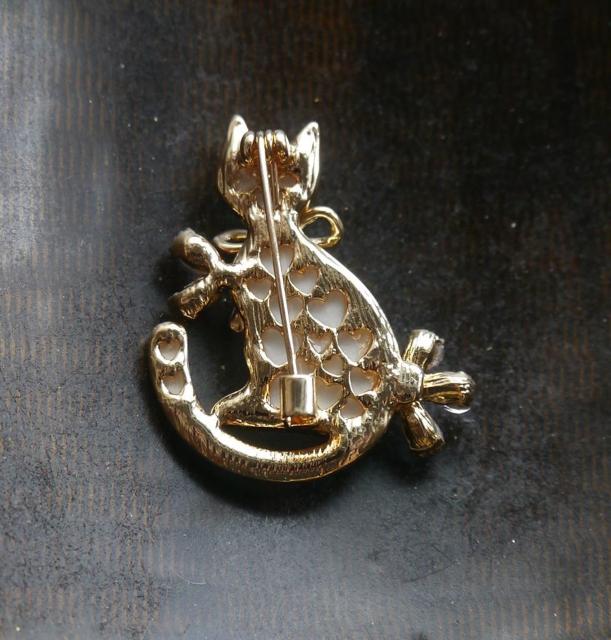 新品アンティーク調きらきらストーン かわいい 猫 ネコちゃん ブローチ < 女性アクセサリー/時計  新品アンティーク調きらきらストーン かわいい 猫 ネコちゃん ブローチ < 女性アクセサリー/時計の