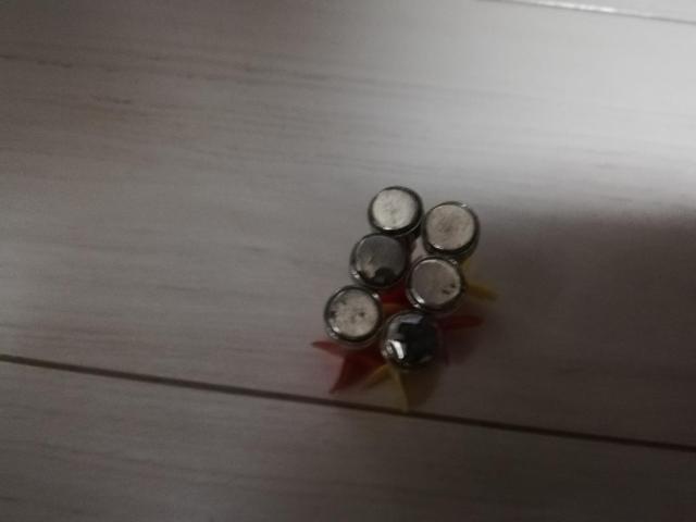 ダーツボード 壁掛け用 矢6本付きダーツセット < おもちゃ ダーツボード 壁掛け用 矢6本付きダーツセット < おもちゃの