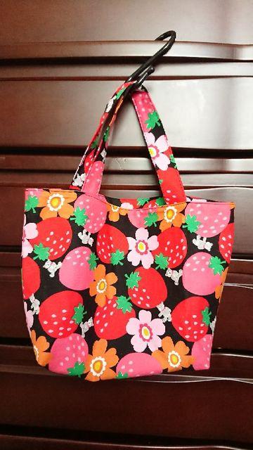 ハンドメイド トートバッグ(いちご くま) < 女性ファッション  ハンドメイド トートバッグ(いちご くま)  < 女性ファッションの