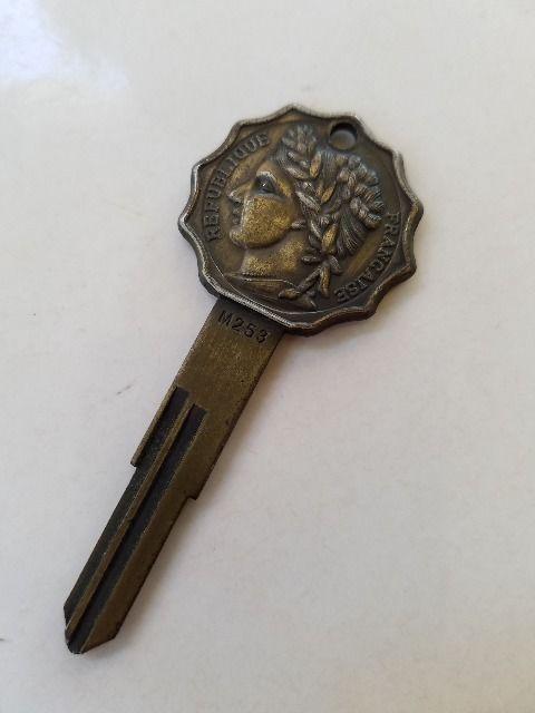 ☆当時物レトロ デザイン ブランクキー M253  ニッサン☆ < 自動車/バイク ☆当時物レトロ デザイン ブランクキー M253  ニッサン☆ < 自動車/バイク