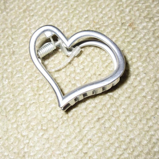 未使用☆メタル*ハート型ヘアクリップ(シルバー) < 女性アクセサリー/時計  未使用☆メタル*ハート型ヘアクリップ(シルバー)  < 女性アクセサリー/時計の