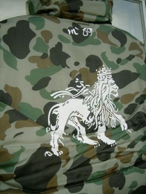 Jah Lion 中綿 Camo スキーベスト レゲエ ライオン カモ 迷彩 < 男性ファッション  Jah Lion 中綿 Camo スキーベスト レゲエ ライオン カモ 迷彩 < 男性ファッションの