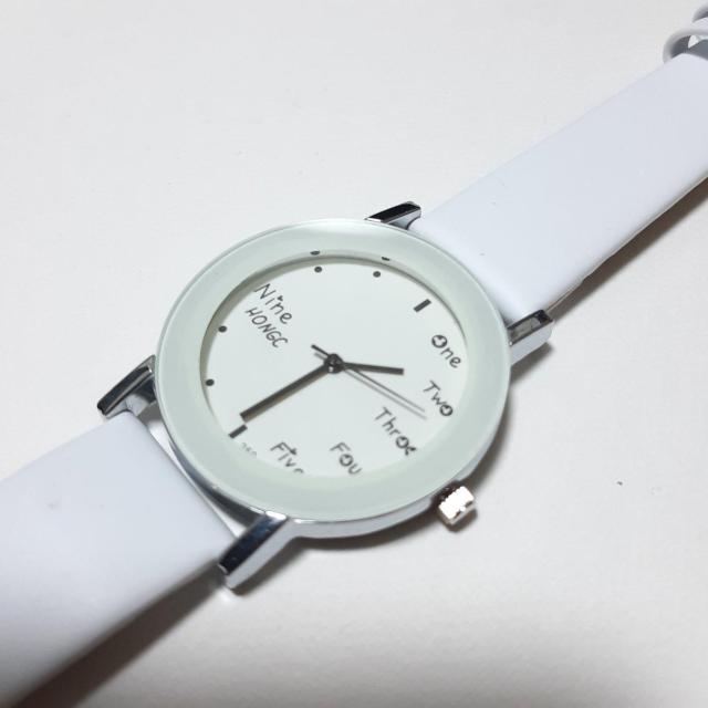 新品 腕時計 英語数字 シンプルイ プライベート 白 < 女性アクセサリー/時計  新品 腕時計 英語数字 シンプルイ プライベート 白  < 女性アクセサリー/時計の