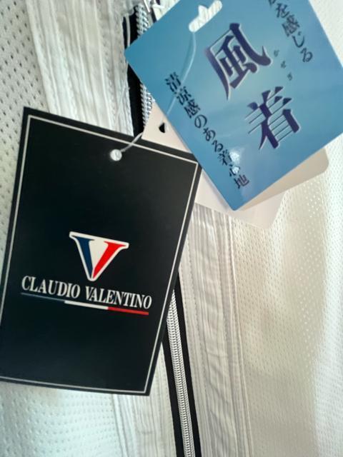 Mサイズ!高貴紳士的ブランド品!CLAUDIO VALENTINO!クレープ&メッシュ素材!風を感じる!清涼感ある着心地!ベスト! < 男性ファッション  Mサイズ!高貴紳士的ブランド品!CLAUDIO VALENTINO!クレープ&メッシュ素材!風を感じる!清涼感ある着心地!ベスト! < 男性ファッションの