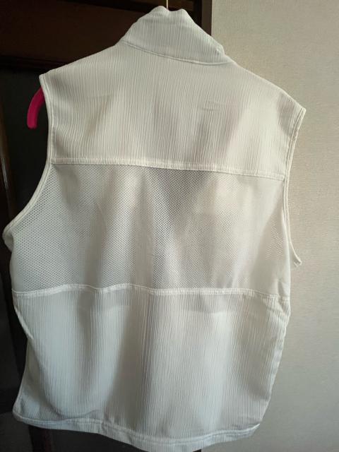 Mサイズ!高貴紳士的ブランド品!CLAUDIO VALENTINO!クレープ&メッシュ素材!風を感じる!清涼感ある着心地!ベスト! < 男性ファッション  Mサイズ!高貴紳士的ブランド品!CLAUDIO VALENTINO!クレープ&メッシュ素材!風を感じる!清涼感ある着心地!ベスト! < 男性ファッションの