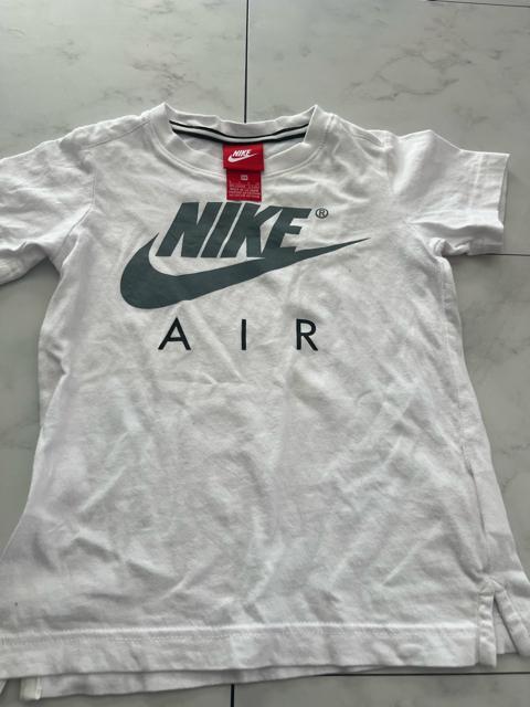 NIKEナイキ訳あり半袖Tシャツ★104〜110cm < ブランド  NIKEナイキ訳あり半袖Tシャツ★104〜110cm  < ブランドの