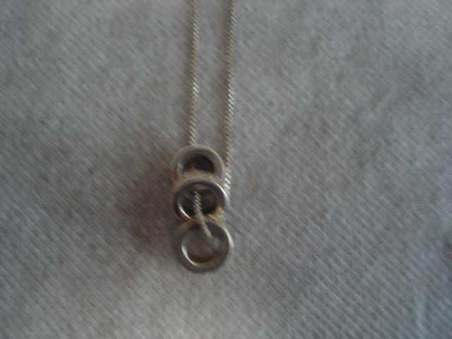 ★3連デザインネックレス ハワイアンジュエリー★使用2・3度!超激安! < 女性アクセサリー/時計 ★3連デザインネックレス ハワイアンジュエリー★使用2・3度!超激安! < 女性アクセサリー/時計の