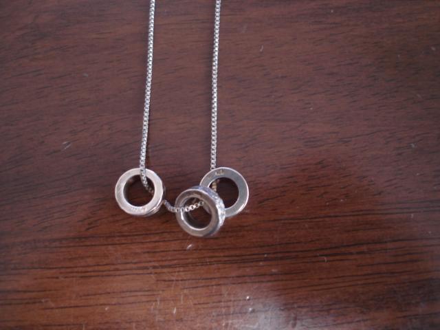 ★3連デザインネックレス ハワイアンジュエリー★使用2・3度!超激安! < 女性アクセサリー/時計 ★3連デザインネックレス ハワイアンジュエリー★使用2・3度!超激安! < 女性アクセサリー/時計の