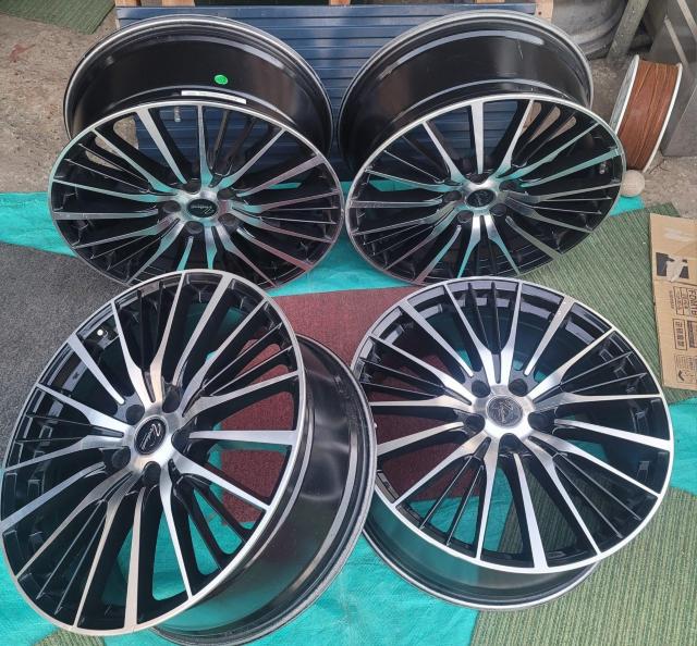 Venthandi FUfB A~zC[ 20C` 8.5J+38 114.3/5H zC[̂4{ZbgAt@[  /oCN