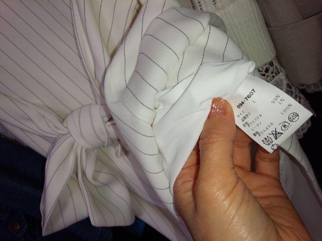 白ストライプ 膝丈ワンピース半袖 前リボン結び日本製S〜M < 女性ファッション  白ストライプ 膝丈ワンピース半袖 前リボン結び日本製S〜M < 女性ファッションの