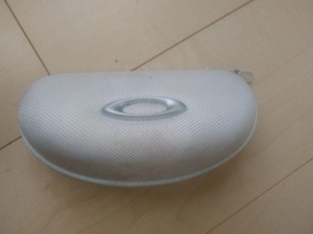 オークリーサングラスケース(白) < ブランド オークリーサングラスケース(白) < ブランドの