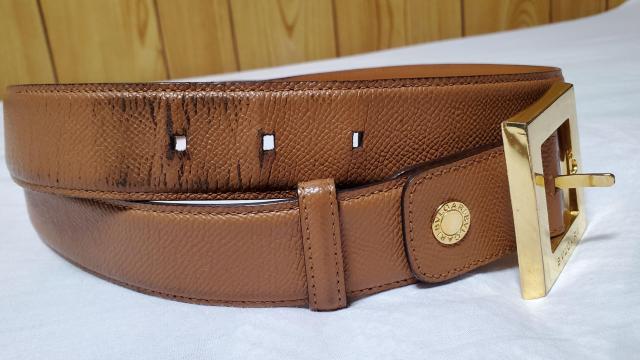 正規 ブルガリ 立体ブロックスクエア ロゴバックルベルト茶 キャメルレザー×シャイニーゴールド 85 調節可〇男女兼用 クラシック < ブランド 正規 ブルガリ 立体ブロックスクエア ロゴバックルベルト茶 キャメルレザー×シャイニーゴールド 85 調節可〇男女兼用 クラシック < ブランドの