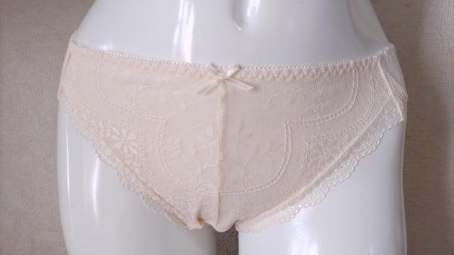 新品タグ付き Lサイズ グラモア クリーム 定価1980円 < 女性ファッション  新品タグ付き Lサイズ グラモア クリーム 定価1980円  < 女性ファッションの