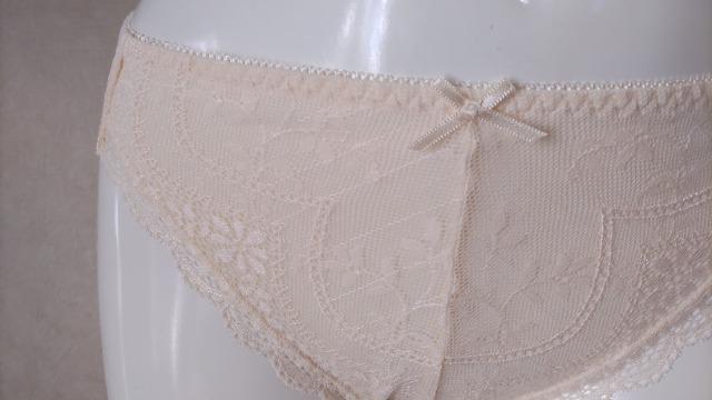 新品タグ付き Lサイズ グラモア クリーム 定価1980円 < 女性ファッション  新品タグ付き Lサイズ グラモア クリーム 定価1980円 < 女性ファッションの