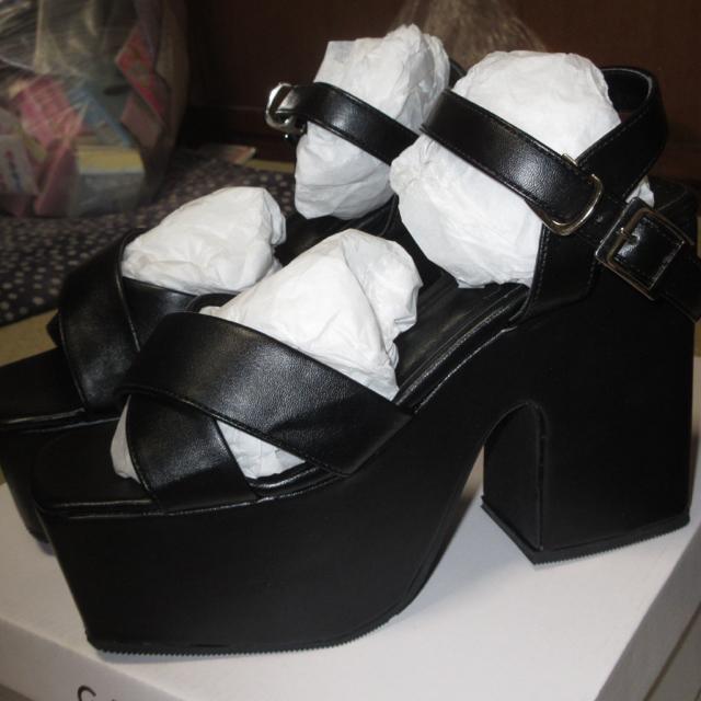 未使用☆グレイルGRL*太ヒールサンダル*ストラップ付き(ブラック系) < ブランド 未使用☆グレイルGRL*太ヒールサンダル*ストラップ付き(ブラック系) < ブランドの