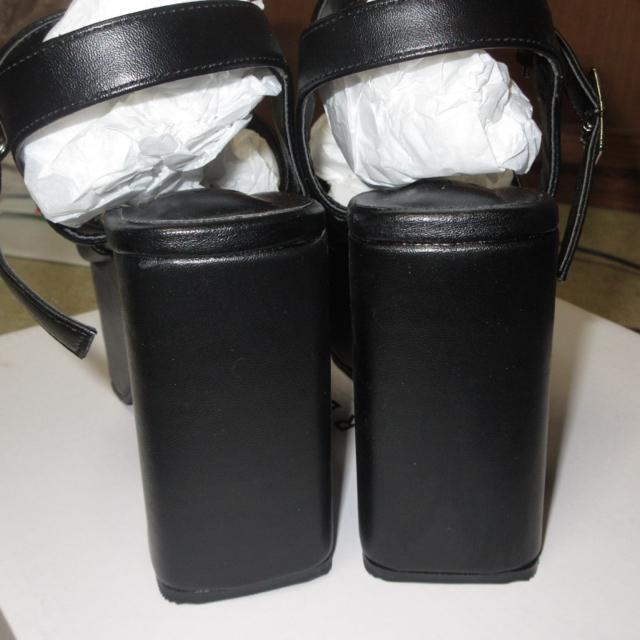 未使用☆グレイルGRL*太ヒールサンダル*ストラップ付き(ブラック系) < ブランド 未使用☆グレイルGRL*太ヒールサンダル*ストラップ付き(ブラック系) < ブランドの