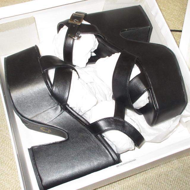 未使用☆グレイルGRL*太ヒールサンダル*ストラップ付き(ブラック系) < ブランド 未使用☆グレイルGRL*太ヒールサンダル*ストラップ付き(ブラック系) < ブランドの