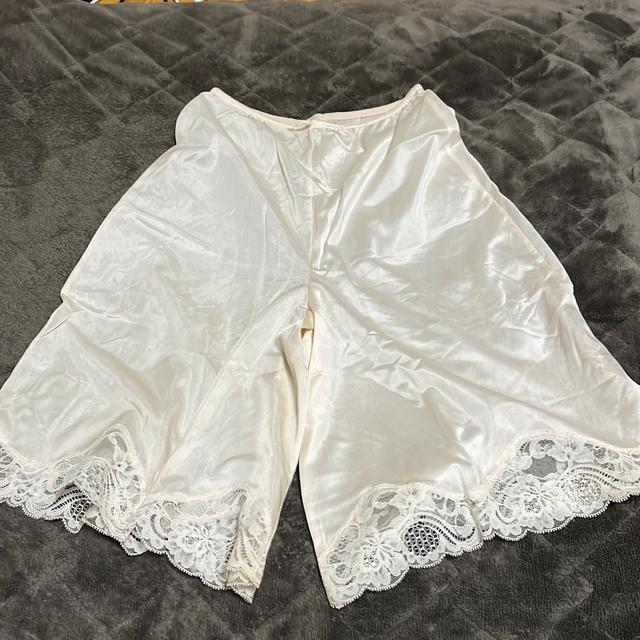 ☆☆☆タンス整理品 衣類 おまとめOK ホームクリーニング済み ペチパンツ ゴールド系 Mサイズ < 女性ファッション  ☆☆☆タンス整理品 衣類 おまとめOK ホームクリーニング済み ペチパンツ ゴールド系 Mサイズ  < 女性ファッションの