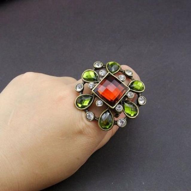 新品ゴスロリ姫系アンティーク調ゴシックリング指輪 < 女性アクセサリー/時計  新品ゴスロリ姫系アンティーク調ゴシックリング指輪 < 女性アクセサリー/時計の