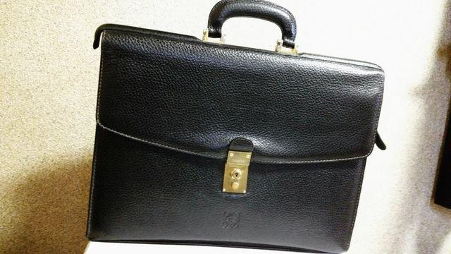 正規 ロエベ LOEWE アナグラム アマソナ ビジネスバッグ黒 ブリーフ 書類鞄 ブラックレザー パソコン収納可能 < ブランド  正規 ロエベ LOEWE アナグラム アマソナ ビジネスバッグ黒 ブリーフ 書類鞄 ブラックレザー パソコン収納可能  < ブランドの