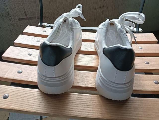 新品 25cm レディース スニーカー ホワイト シューズ 靴 ローカット < 女性ファッション  新品 25cm レディース スニーカー ホワイト シューズ 靴 ローカット < 女性ファッションの