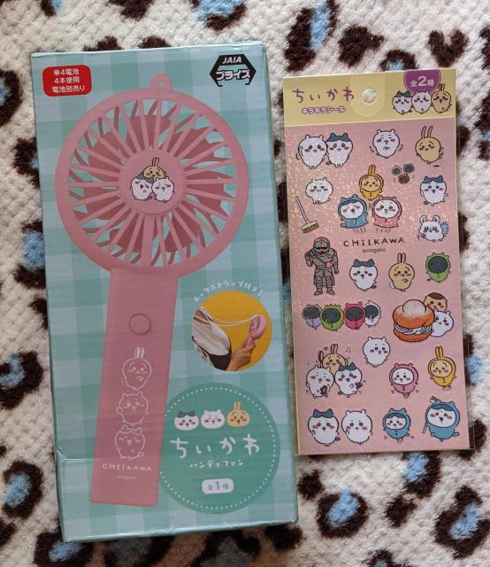 ちいかわ ハンディファン+おまけ(キラキラシール) < アニメ/コミック/キャラクター  ちいかわ ハンディファン+おまけ(キラキラシール)  < アニメ/コミック/キャラクターの