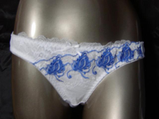 ホワイトにブルーの花レース使いD75Mワイヤー入り < 女性ファッション ホワイトにブルーの花レース使いD75Mワイヤー入り < 女性ファッションの