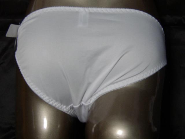 ホワイトにブルーの花レース使いD75Mワイヤー入り < 女性ファッション ホワイトにブルーの花レース使いD75Mワイヤー入り < 女性ファッションの