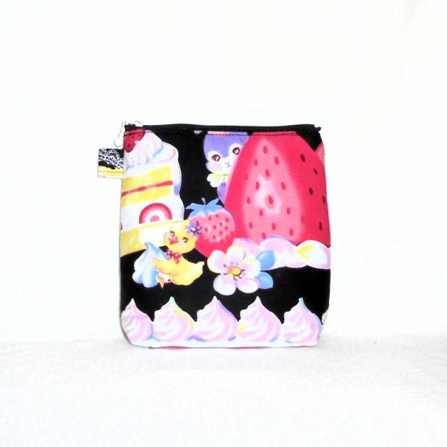 【15p幅】◆苺カップケーキ・ひよこ・チラリうさぎ×黒地◆ファスナーポーチ < 女性ファッション 【15p幅】◆苺カップケーキ・ひよこ・チラリうさぎ×黒地◆ファスナーポーチ < 女性ファッションの