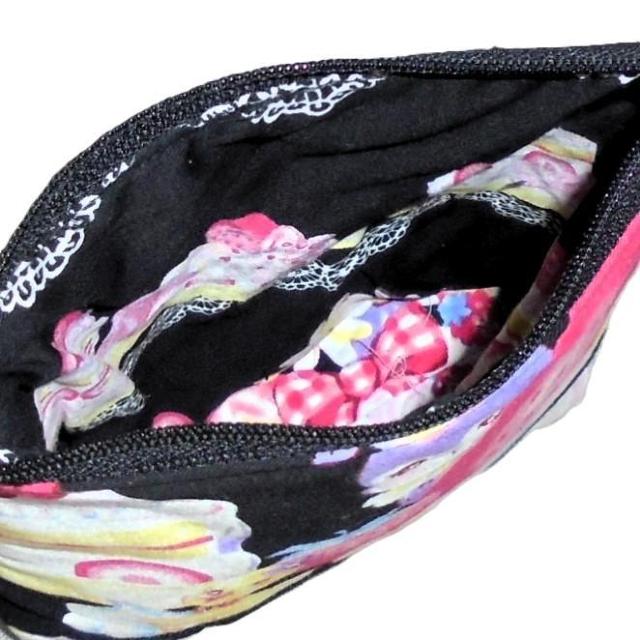 【15p幅】◆苺カップケーキ・ひよこ・チラリうさぎ×黒地◆ファスナーポーチ < 女性ファッション 【15p幅】◆苺カップケーキ・ひよこ・チラリうさぎ×黒地◆ファスナーポーチ < 女性ファッションの