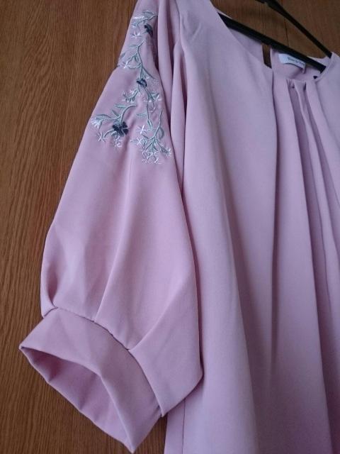 Rew de Rew☆ゆったり袖 お花刺繍トップス★美品☆ドレープ 落ち感◎ < ブランド  Rew de Rew☆ゆったり袖 お花刺繍トップス★美品☆ドレープ 落ち感◎ < ブランドの