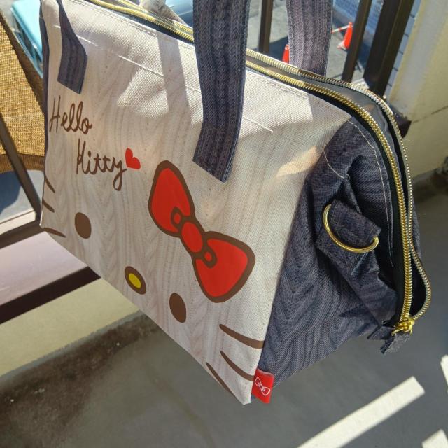 ハローキティ ガマグチバッグ ニット風 ボストンバッグ 約30センチ?約25センチ  < おもちゃ  ハローキティ ガマグチバッグ ニット風 ボストンバッグ 約30センチ?約25センチ   < おもちゃの