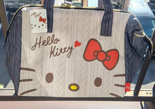 ハローキティ ガマグチバッグ ニット風 ボストンバッグ 約30センチ?約25センチ  < おもちゃ  ハローキティ ガマグチバッグ ニット風 ボストンバッグ 約30センチ?約25センチ  < おもちゃの