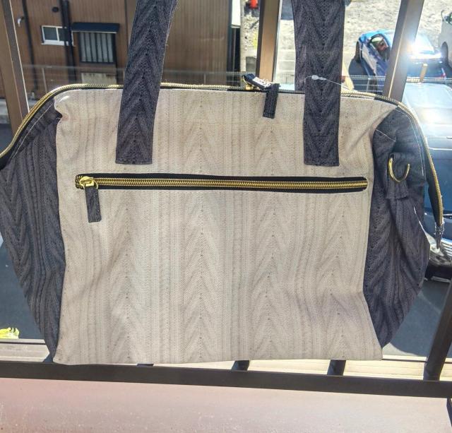 ハローキティ ガマグチバッグ ニット風 ボストンバッグ 約30センチ?約25センチ  < おもちゃ  ハローキティ ガマグチバッグ ニット風 ボストンバッグ 約30センチ?約25センチ  < おもちゃの